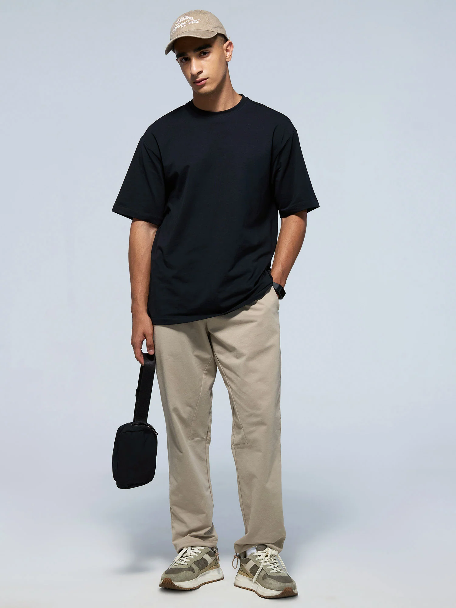 Black Solid Oversized Tee - Men - Image 2
