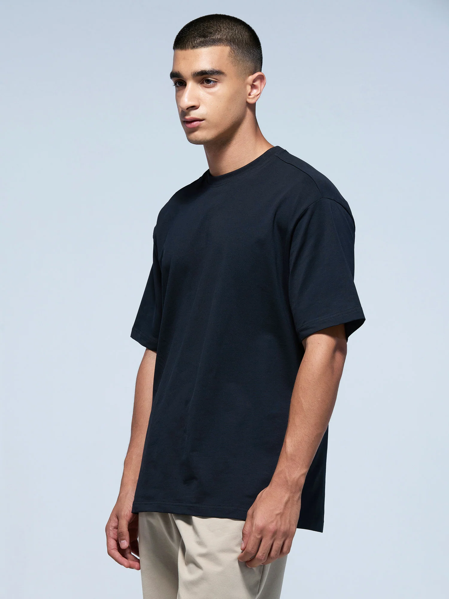 Black Solid Oversized Tee - Men - Image 6